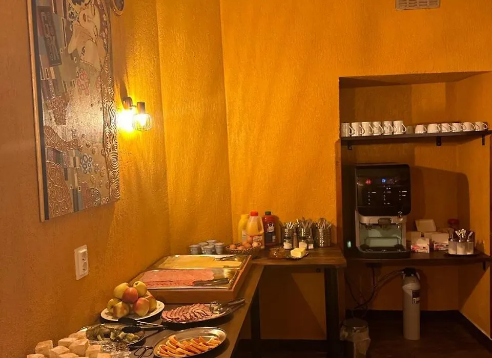Gallery Hotel Sis-1