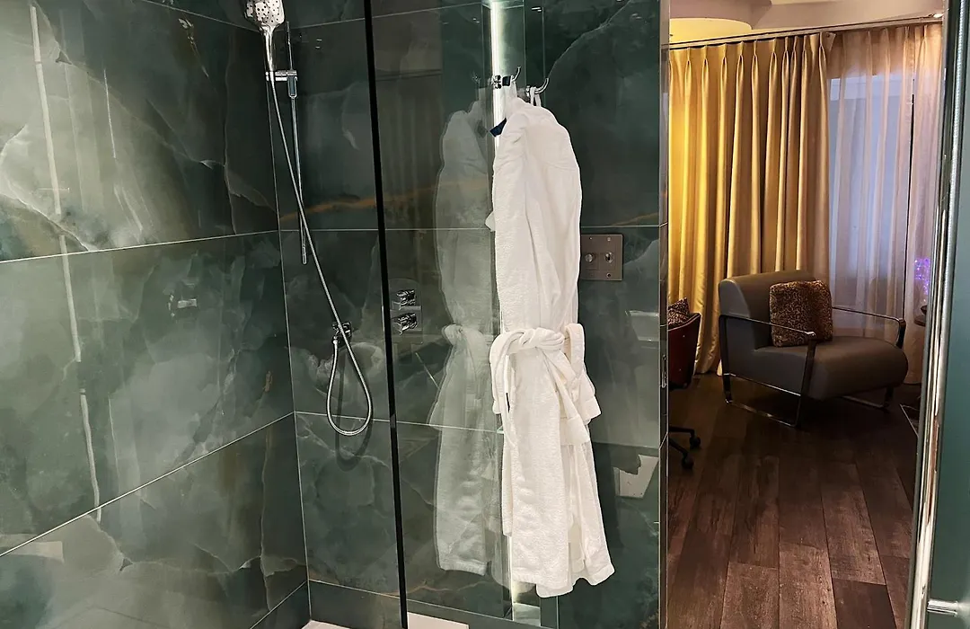 Hotel Kutuma-1