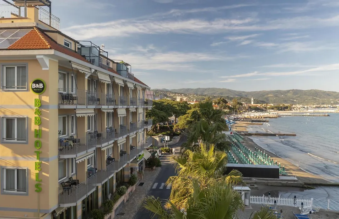 B&B Hotel Diano Marina Palace-1