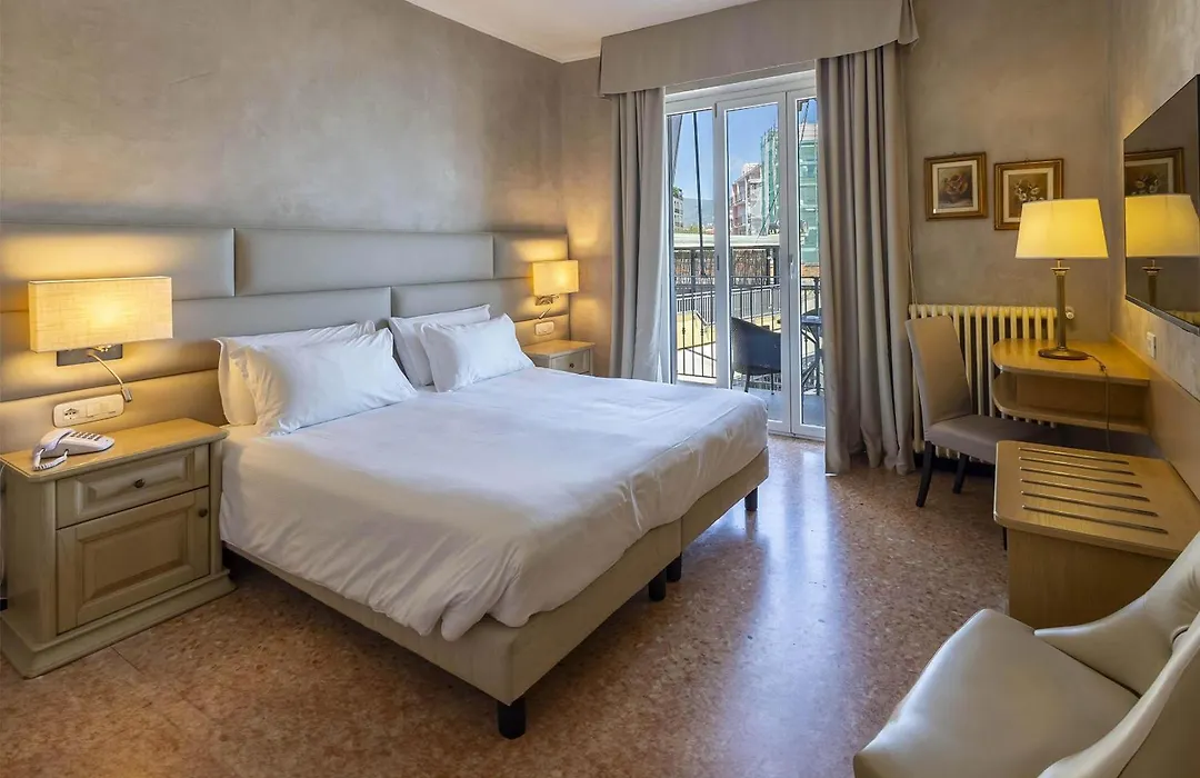 B&B Hotel Diano Marina Palace-1