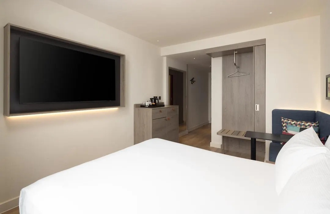Hampton By Hilton London City-1