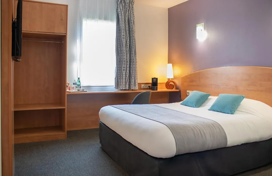 Brit Hotel Bressuire-1