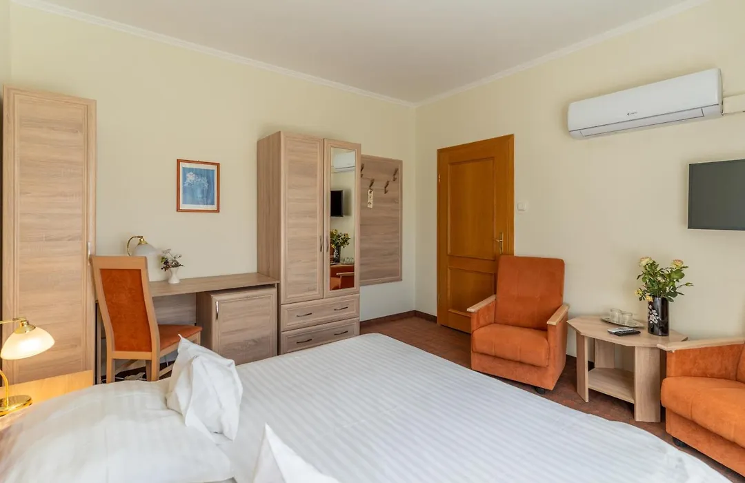 Hotel Molnar-1