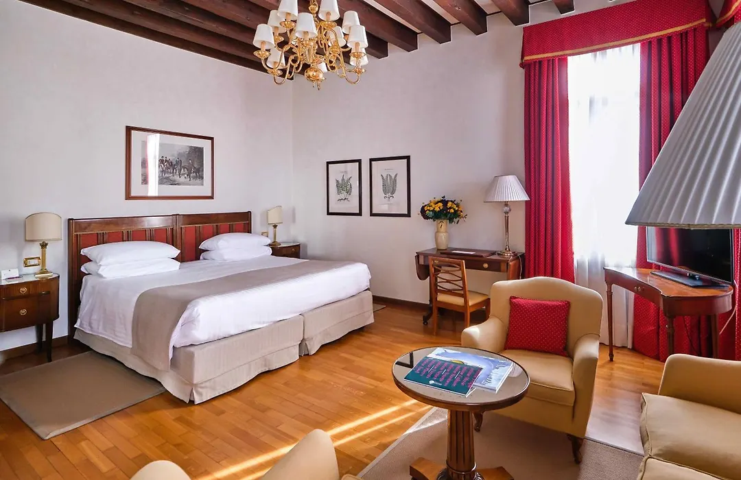 Hotel Villa Cipriani-1