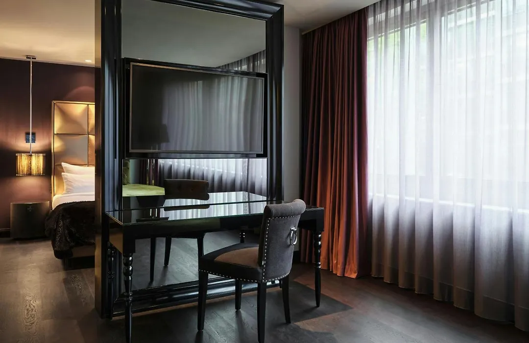 Roomers Frankfurt Central, Autograph Collection-1