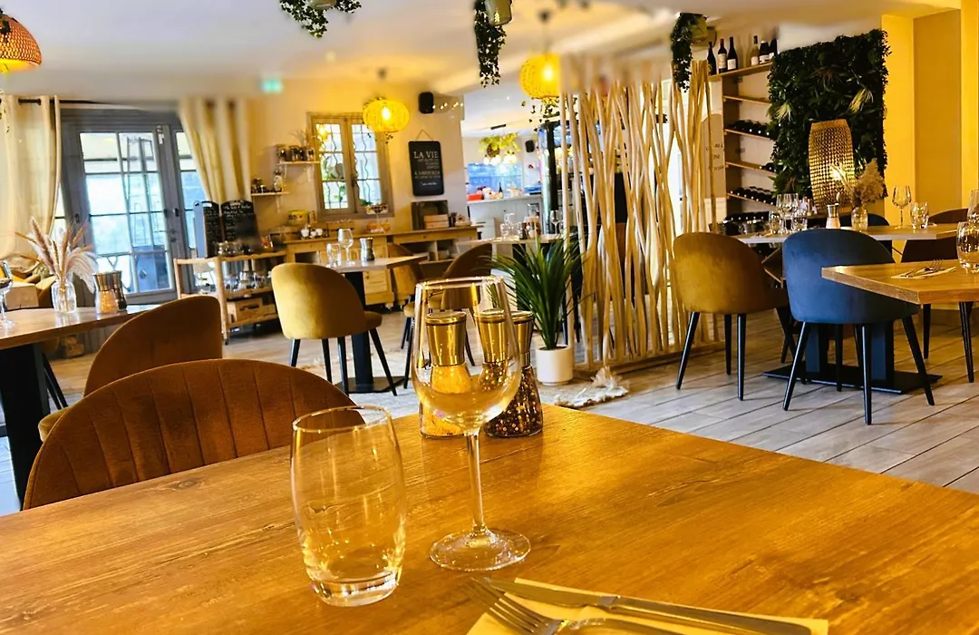 Logis Hotels La Bastide Des Golfs-1