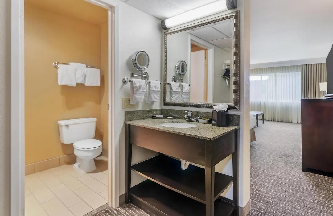 Best Western Plus Garden Court Inn-1