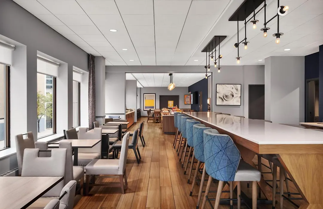 Hampton Inn & Suites Chicago-Downtown-1