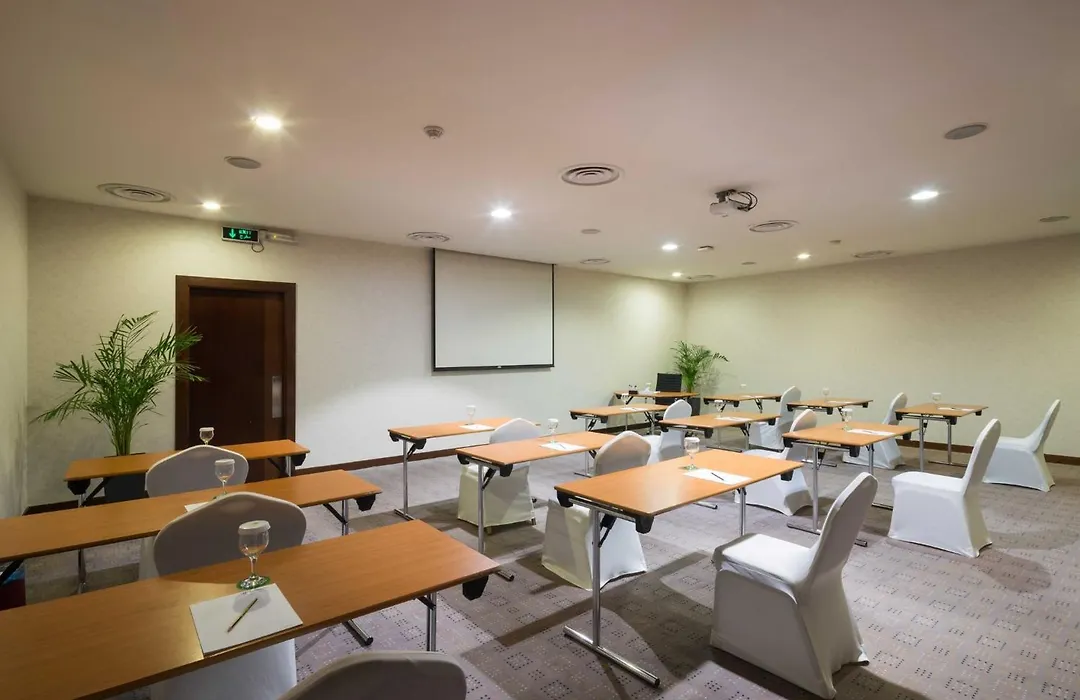 Holiday Inn Riyadh Al Qasr By Ihg-1