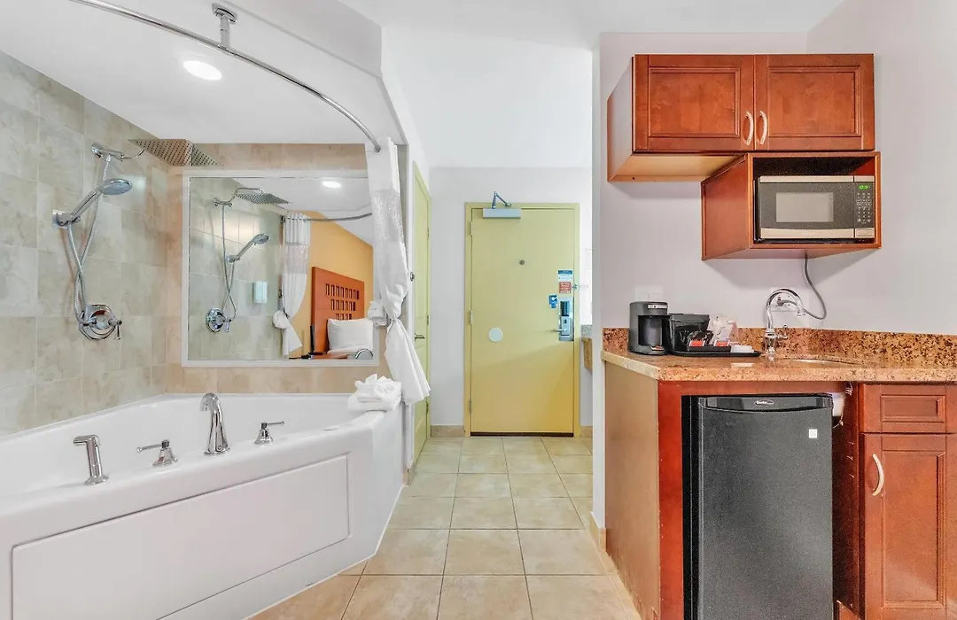 Rodeway Inn & Suites Fort Lauderdale Airport & Cruise Port-1