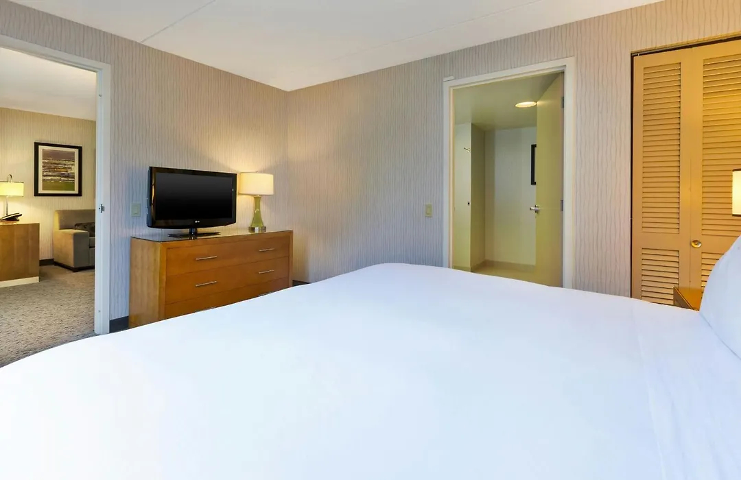 Hotel Auburn Hills-1