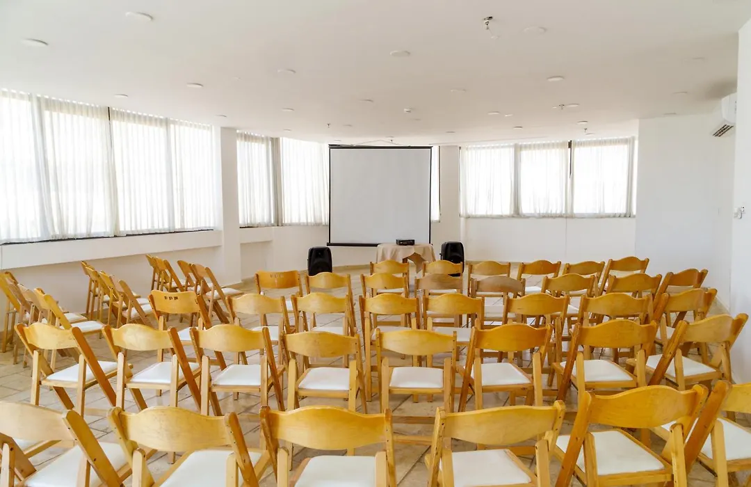 Ramon Suites By Smart Hotels-1