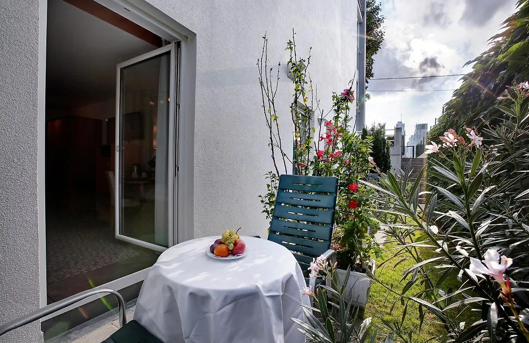 Strandhotel Alte Donau-1