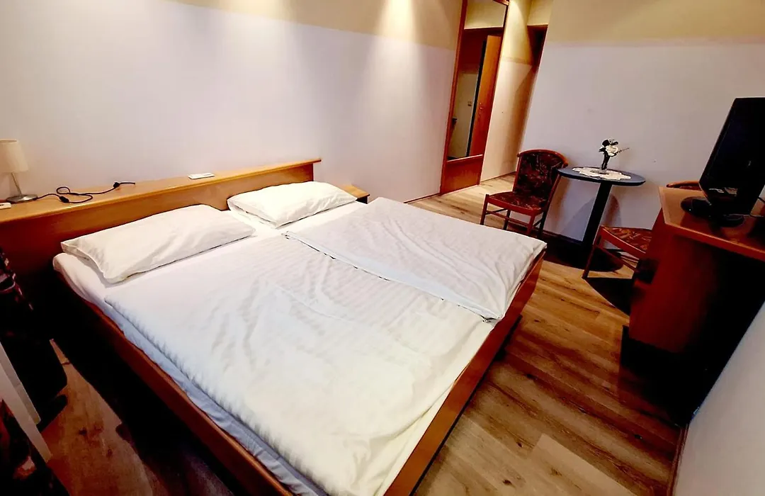 Rauchkuchl Centercourt Hotel-1