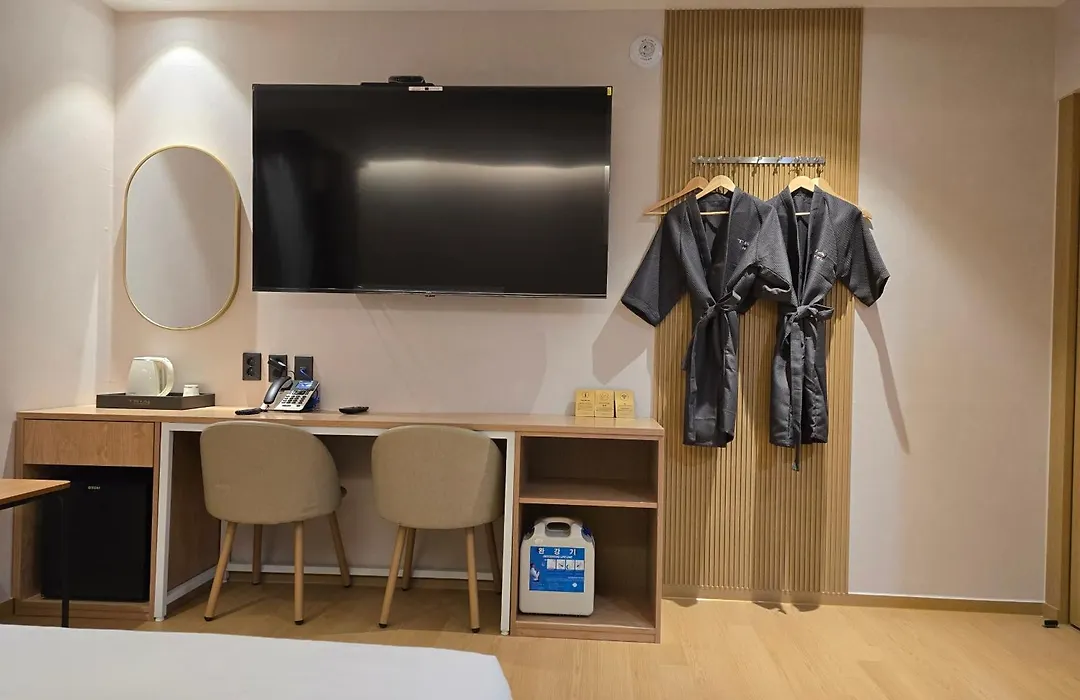 Tria Business & Boutique Hotel-1