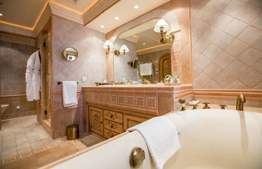 Hotel De La Loze-1