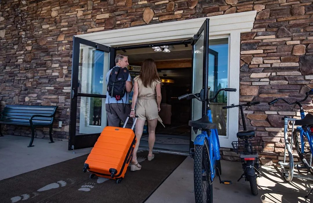 Yellowstone Park Hotel-1