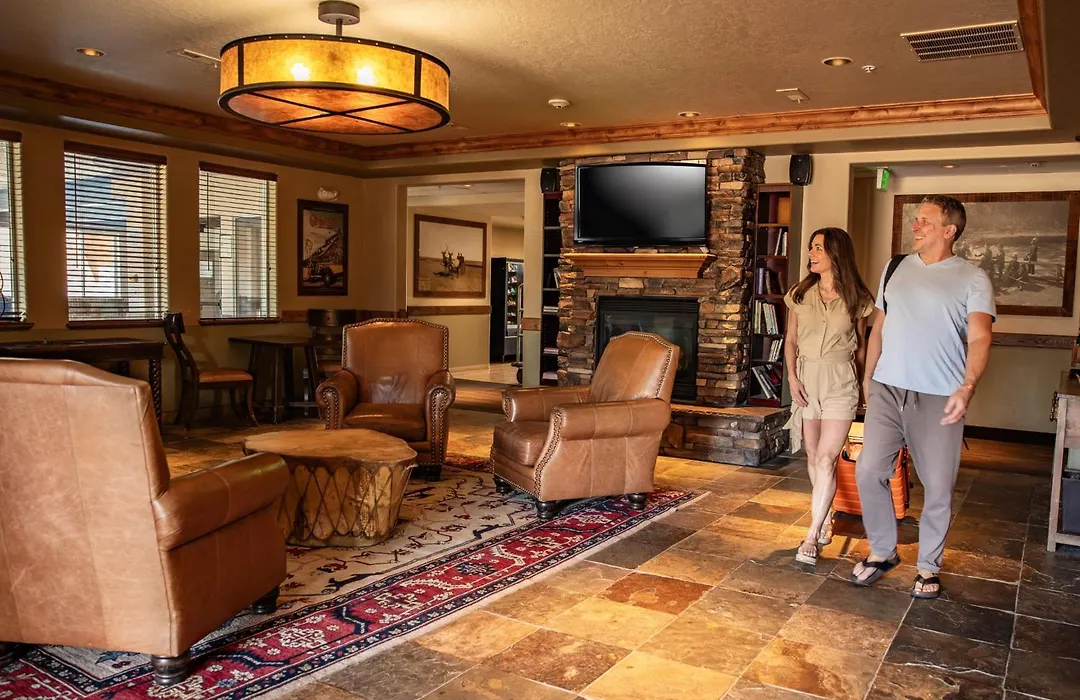 Yellowstone Park Hotel-1