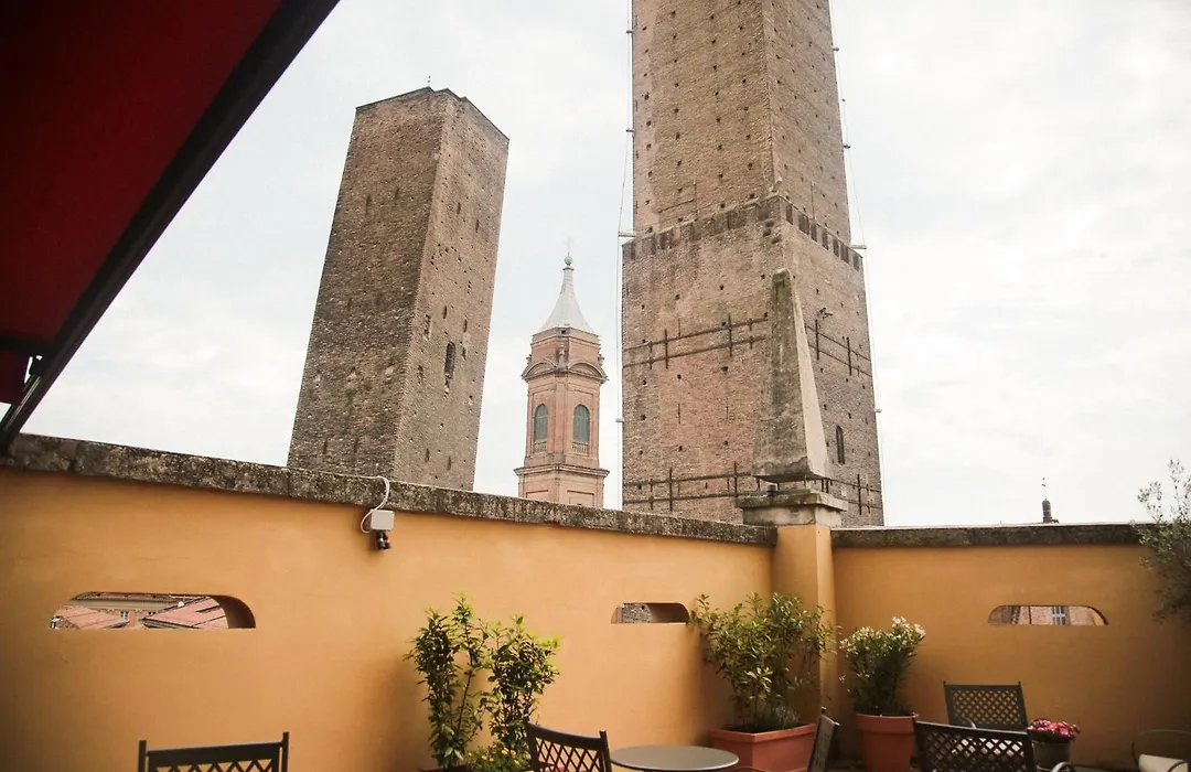 Albergo Garisenda Con Terrazza Panoramica Sulle Due Torri-1