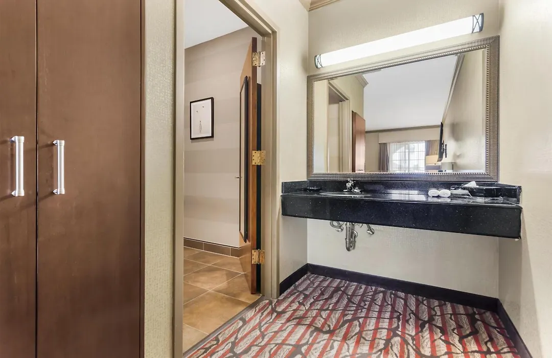 Best Western Plus Brookside Inn-1