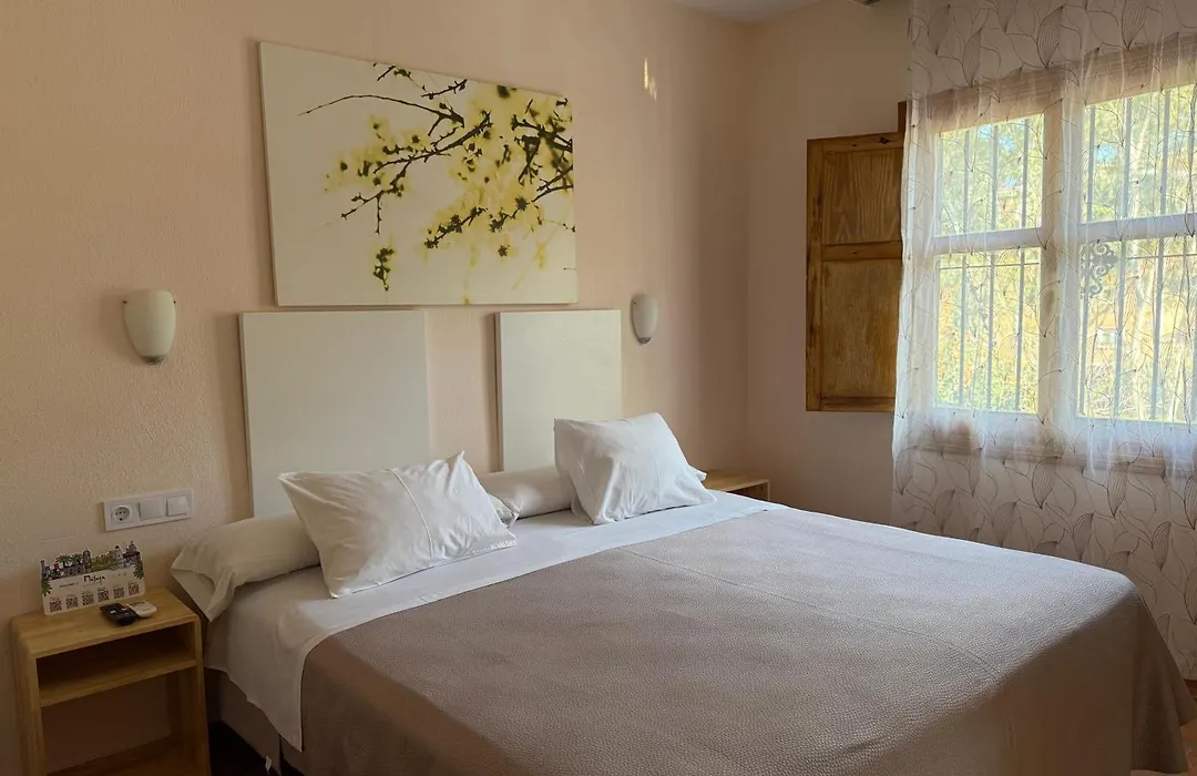 Hostal Moscatel-1