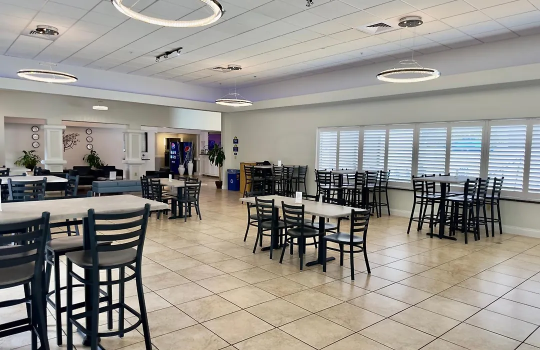 Days Inn & Suites By Wyndham Lakeland-1