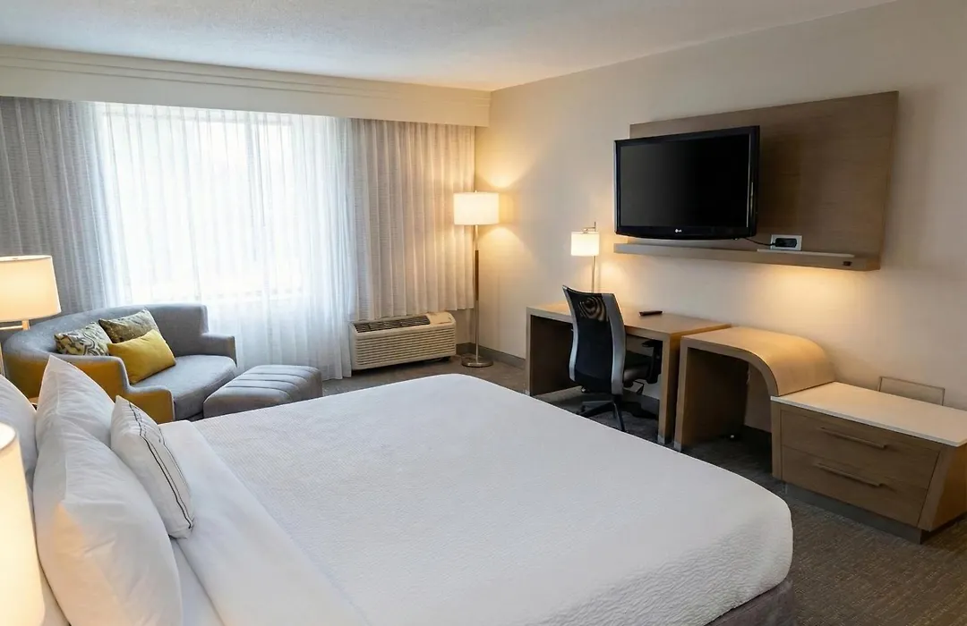 Country Inn & Suites By Radisson, Brown Deer - Milwaukee North-1