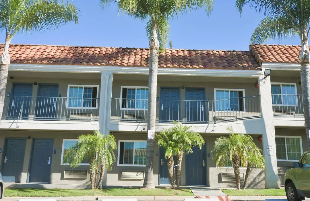 Welcome Inn Corona-1