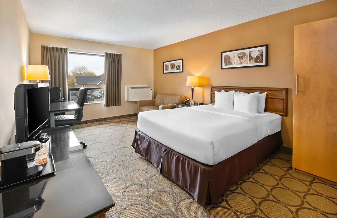 Comfort Inn Pembroke-1