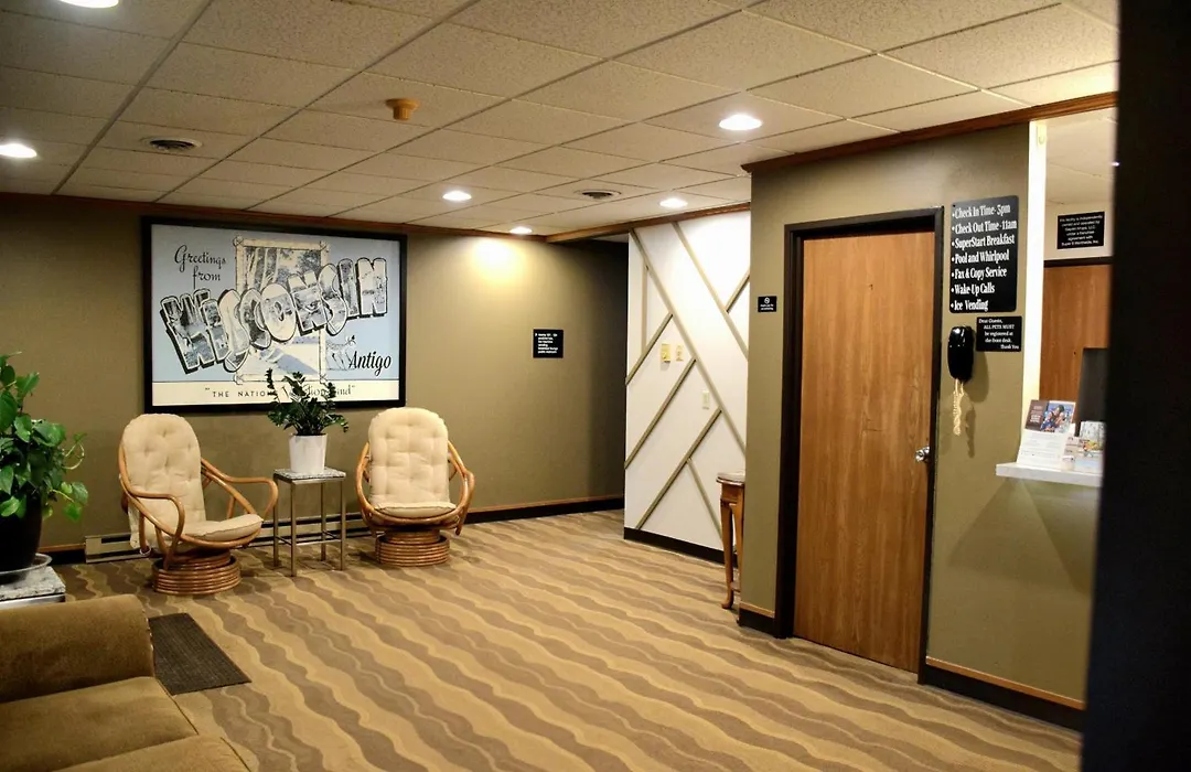 Super 8 By Wyndham Antigo-1