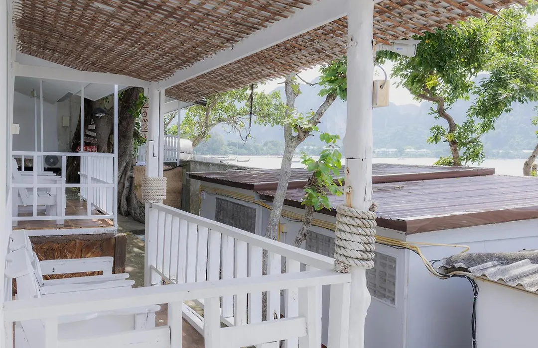 Phi Phi Cozy Seafront Resort-1