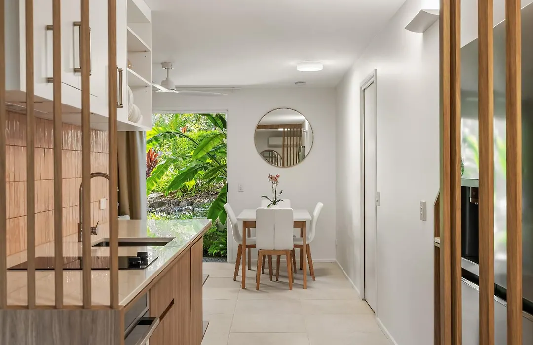 Noosa Outrigger Beach Resort-1