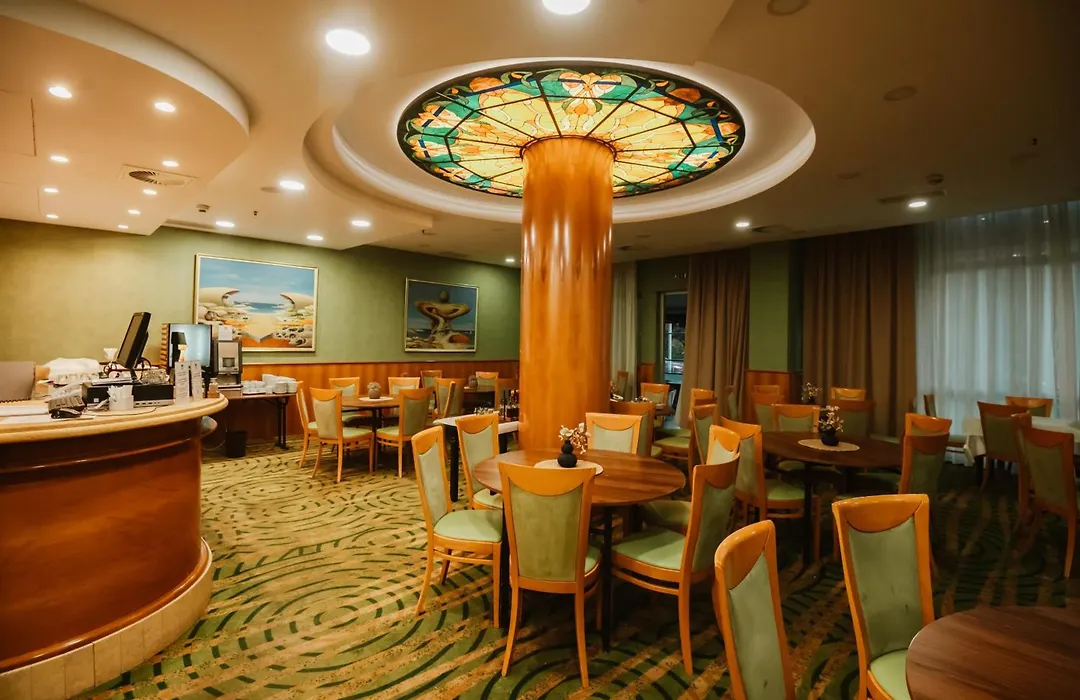 Hotel Karpos-1