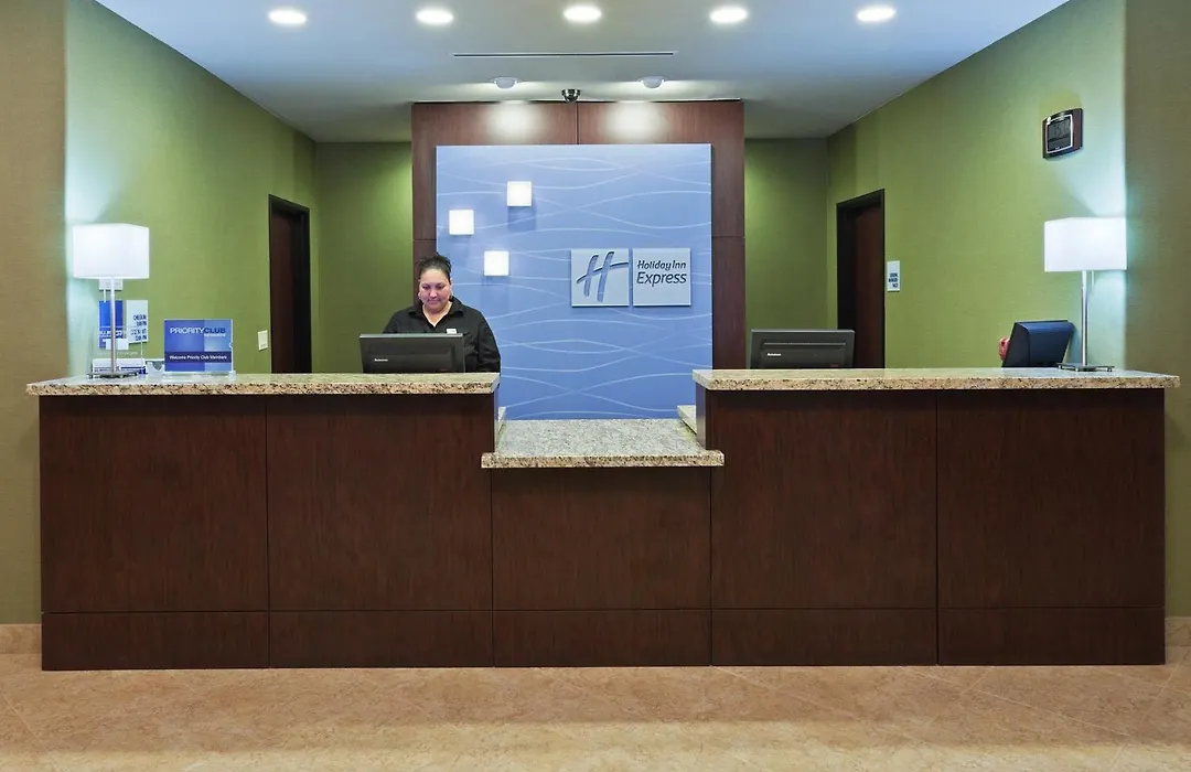 Holiday Inn Express & Suites Brady By Ihg-1