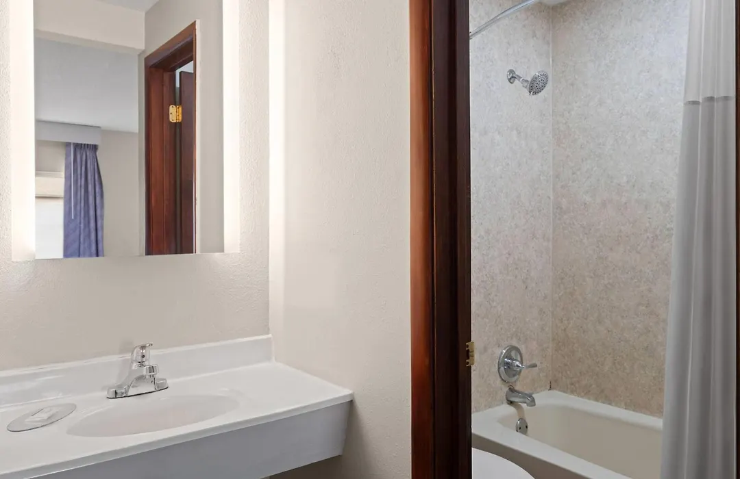 Days Inn By Wyndham Jamestown-1