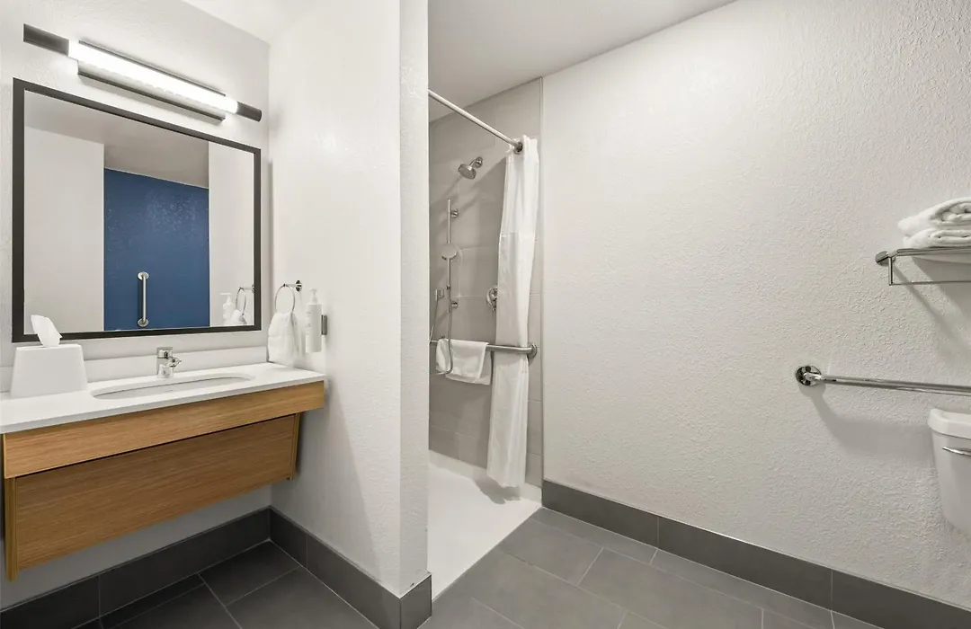 Spark By Hilton Eden Prairie-1
