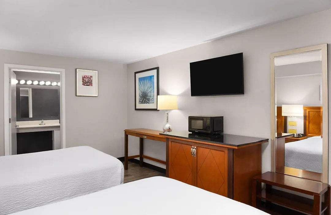 Basecamp Puyallup A Travelodge By Wyndham-1