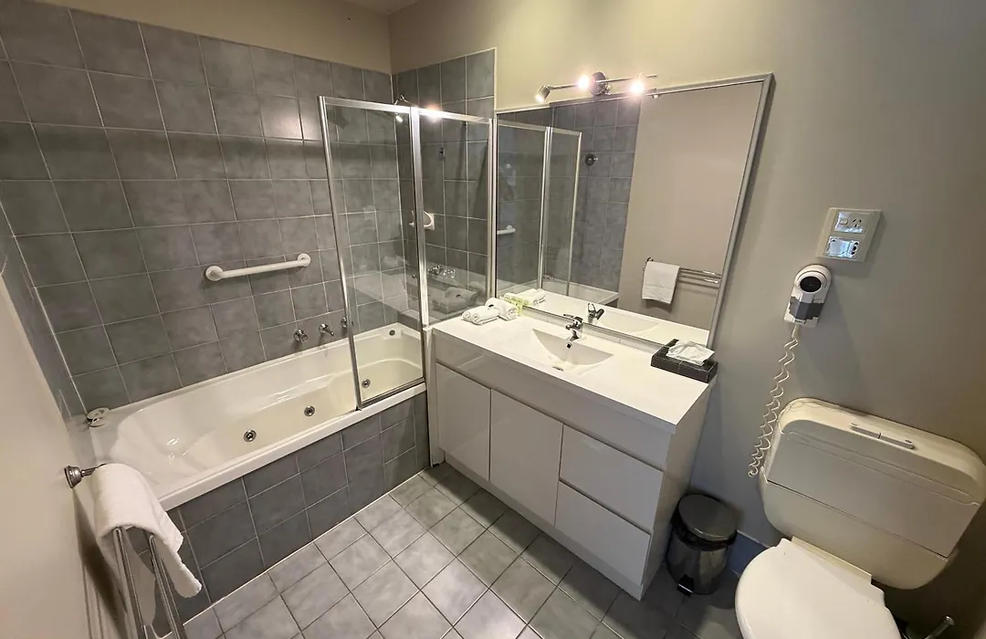 Ringwood Lake Inn-1