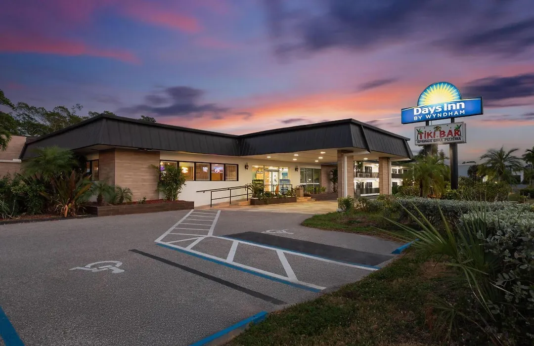 Days Inn By Wyndham Fort Myers Springs Resort-1