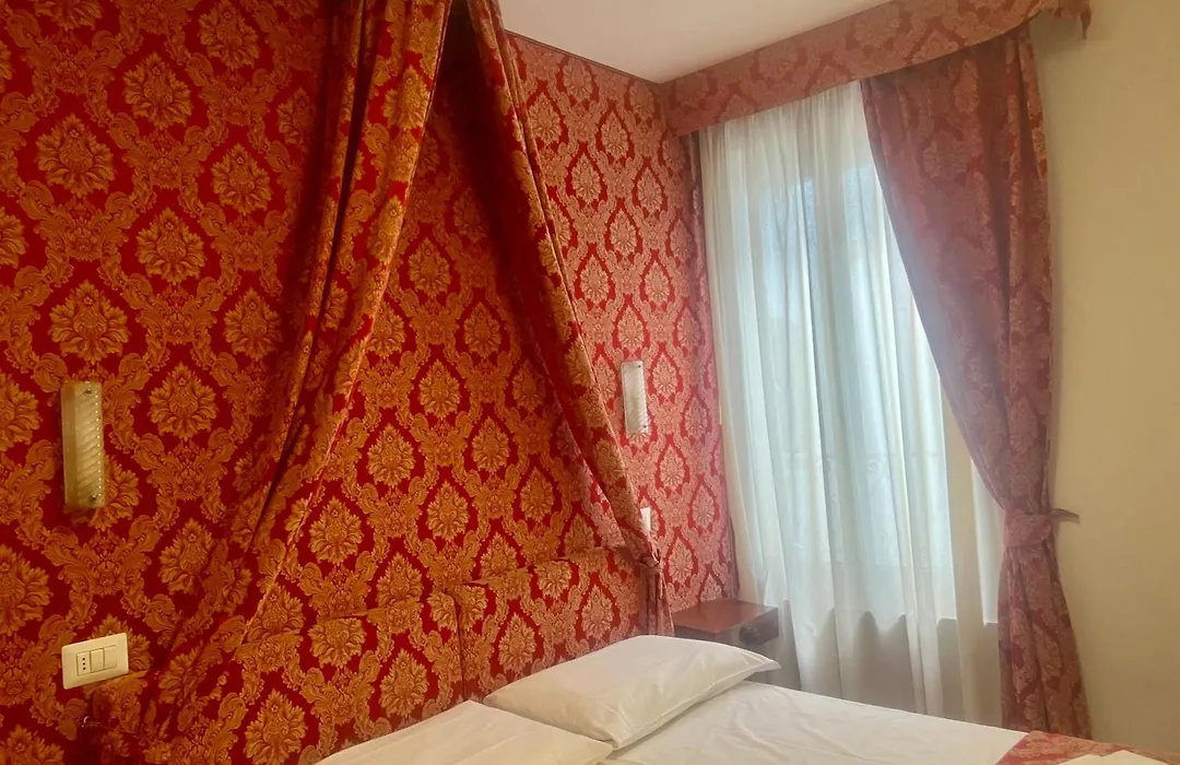 Hotel Canada-1
