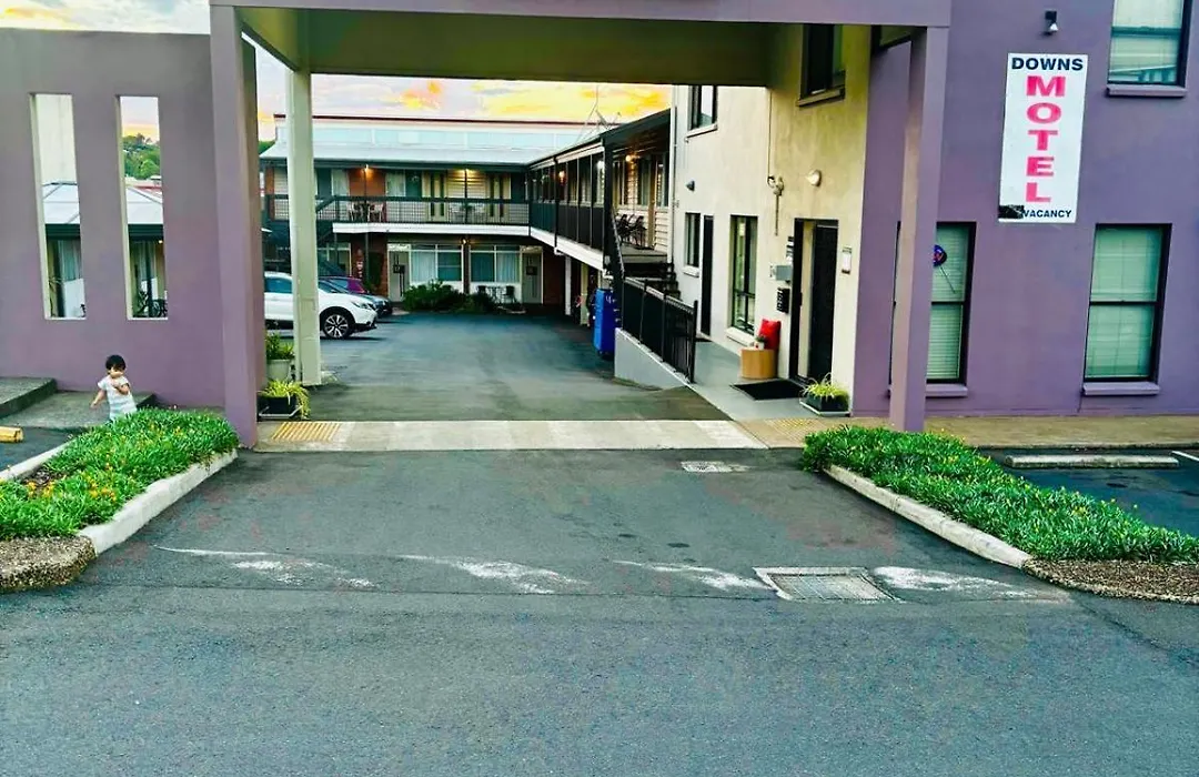 Downs Motel-1