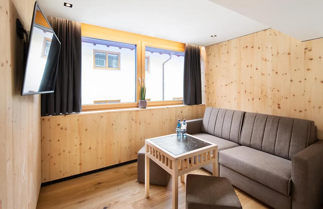 Hotel Goldener Adler - Im Sommer Silvretta Premium Card Inkludiert-1
