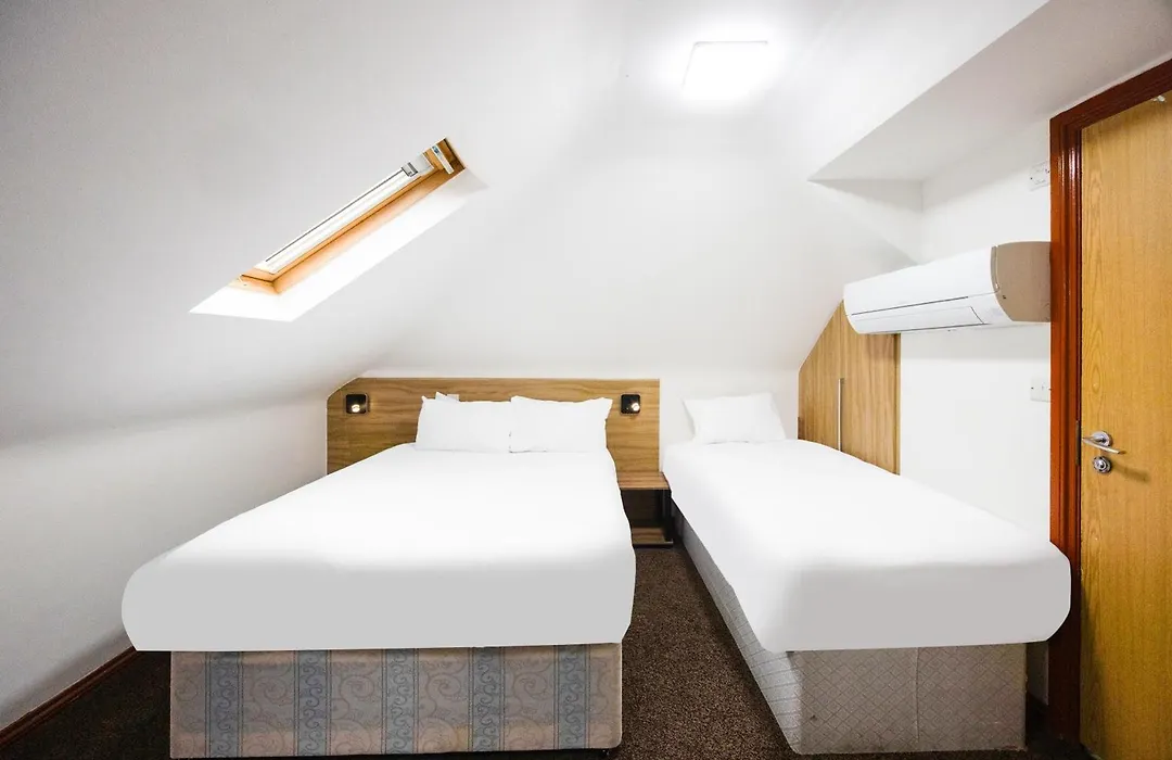 Arinza Hotel, London Ilford-1