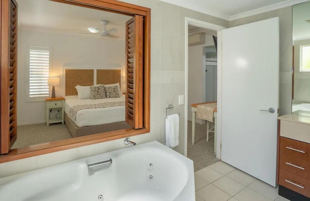 Waters Edge Apartment Cairns-1