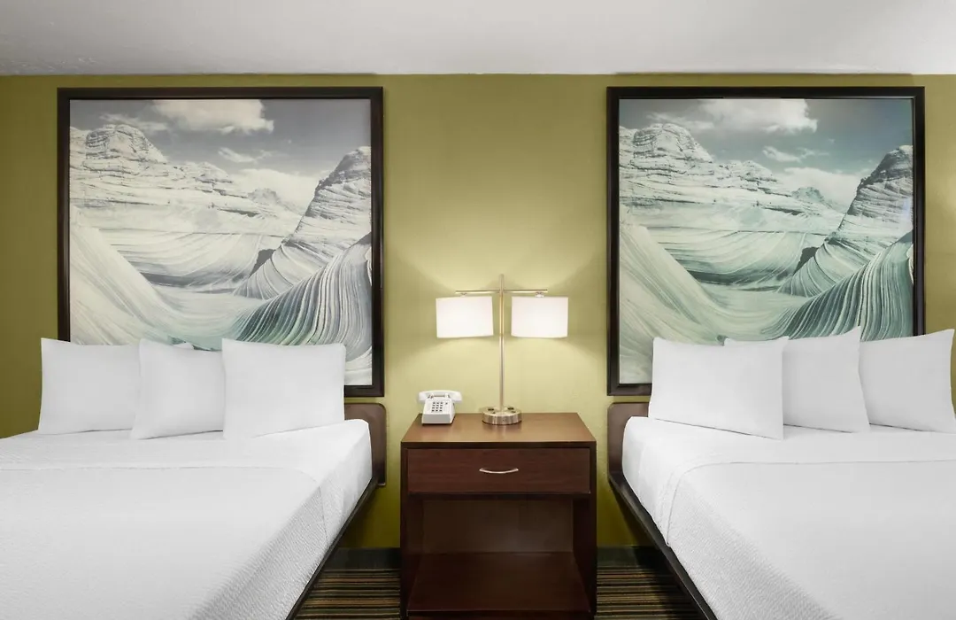 Super 8 By Wyndham Casa Grande-1