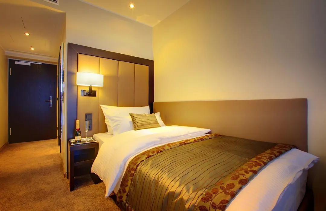 Favor Hotel Koenigsallee-1