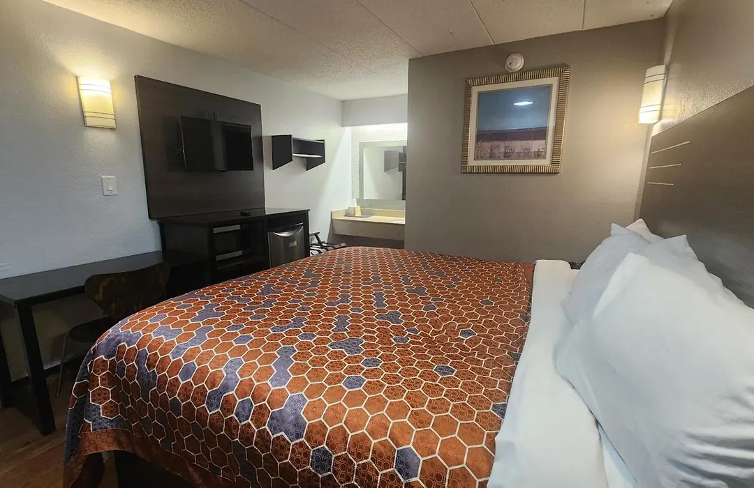 Americas Best Value Inn And Suites Little Rock-1