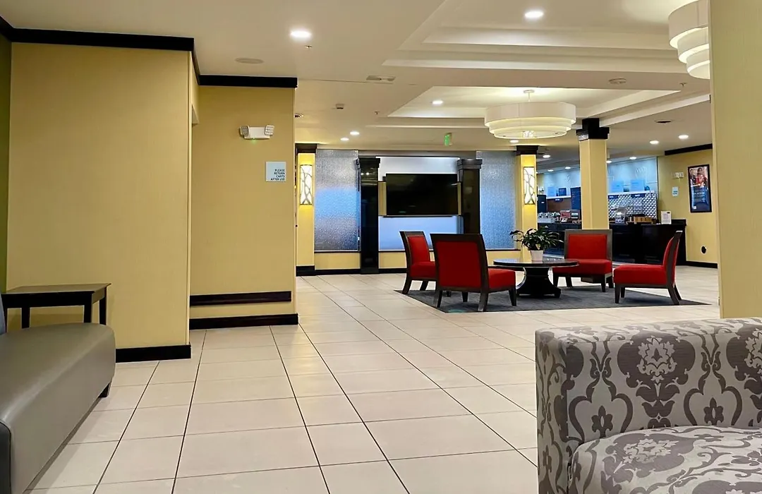 Holiday Inn Express And Suites Detroit North-Troy By Ihg-1