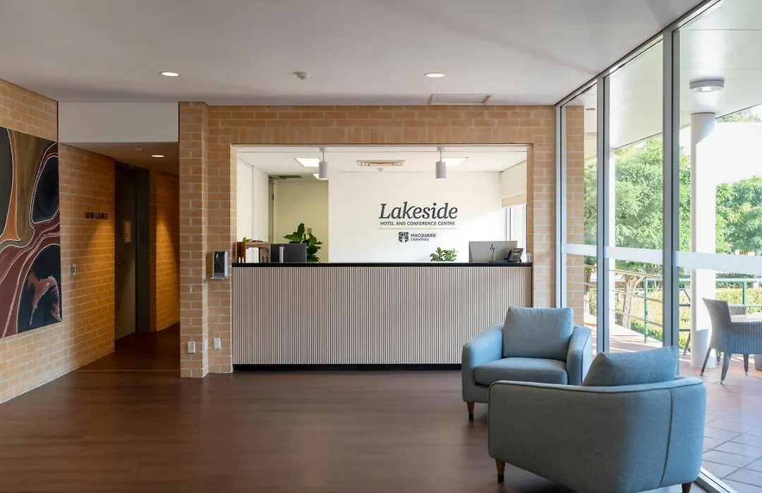 Lakeside Hotel And Conference Centre-1