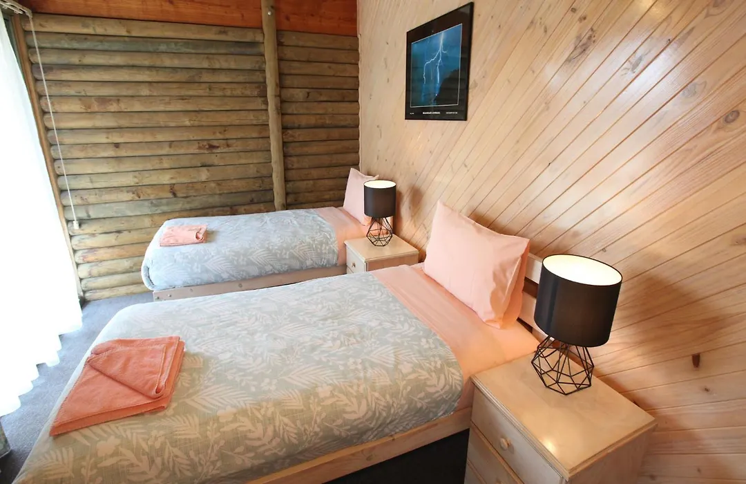 Lazy Acre Log Cabins-1